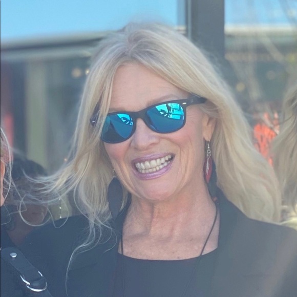 Meet your Posher, Erin - Picture 1 of 1